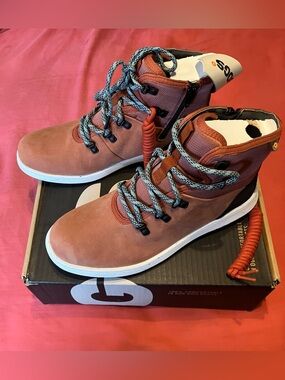 Bogs Juniper Hiker Lace Up Boots 
100% Waterproof Leather